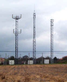 antenas-telefonia-movil.JPG (34242 bytes)